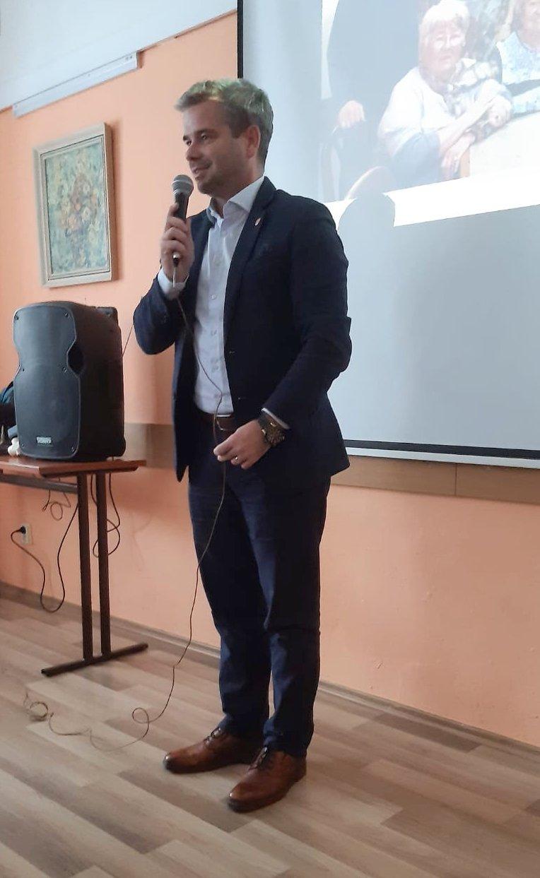 K1600_1762521345298A